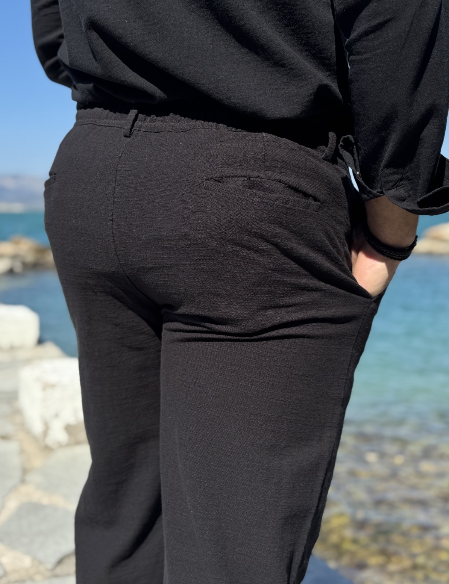 Ανδρικό υφασμάτινο μαύρο παντελόνι με κορδόνι και κουμπί FCL6700M φωτογραφία